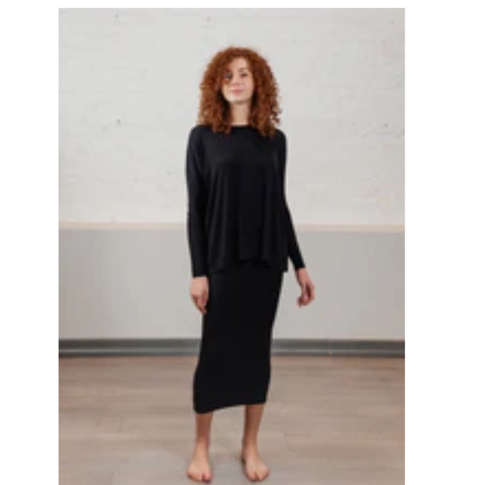 Black Ribbed Skirt by